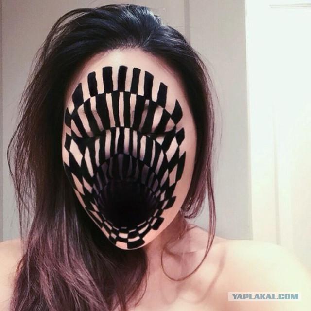 Жутковатый макияж от Mimi Choi