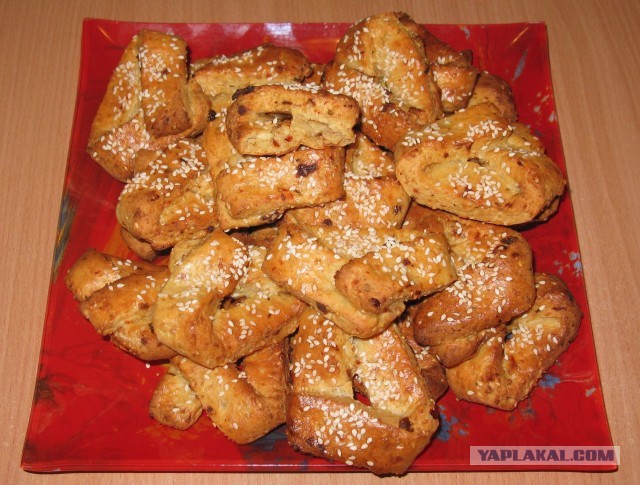 Творожно-сырные колечки с кунжутом