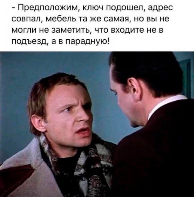 Краеведы очистили плитку в парадной дома в Санкт-Петербурге