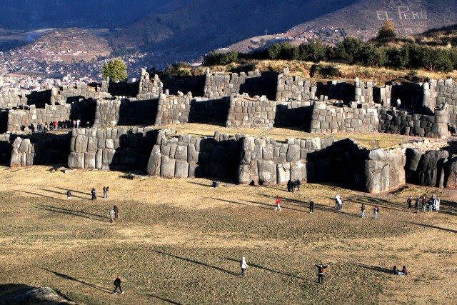 Одни уверены, что Египетские пирамиды построили инопланетяне, другие отрицают. Кто прав?