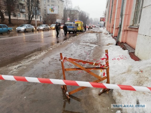 В Иванове на девушку упала каменная кладка весом в полтонны