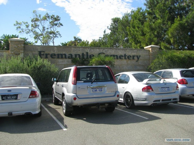 Могила Бона Скотта