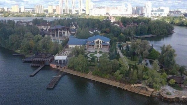 "Тупицы, валите отсюда, короче"