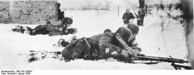 1945 год в 84 фотографиях