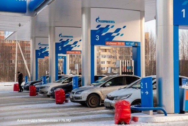 «Газпромнефть» отменила лимиты на заправках Петербурга и Ленобласти.