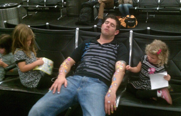 Не спи... заклеят