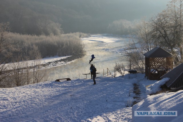 Папа с дочкой на пляже