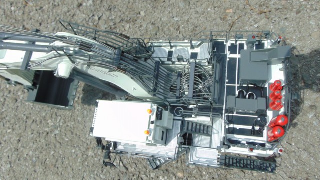 LIEBHERR R9400 Радиоуправляемая дилерская модель экскаватора в 50 масштабе