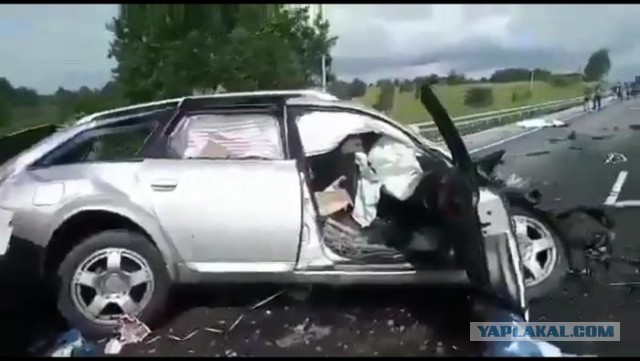 Пошёл на обгон. Священник на "ауди" разбился в аварии под Кировом