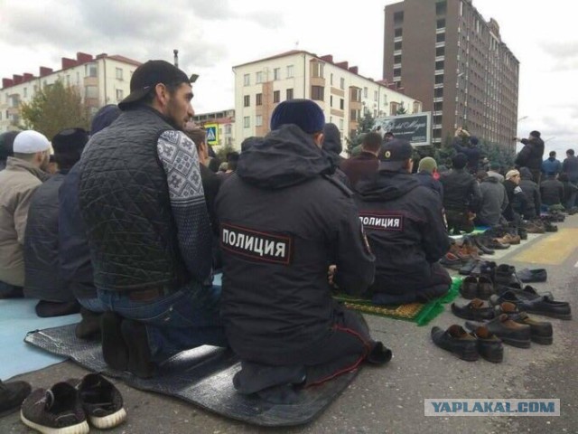 Беспорядки в Ингушетии продолжились: силовики братаются с протестующими