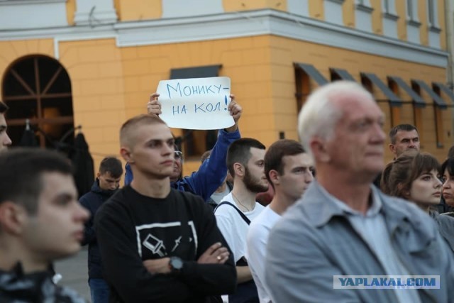 Поляки заставили украинца съесть бандеровский флаг