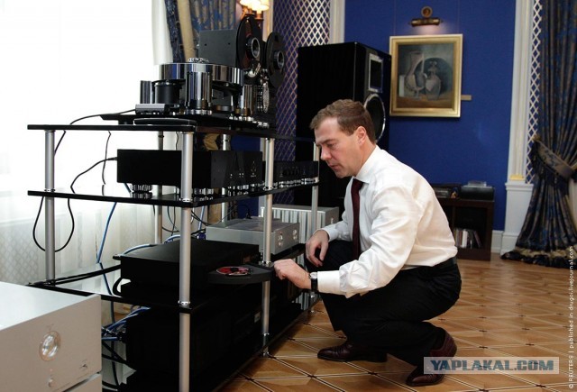 Фотографии Медведева, которые стали мемами