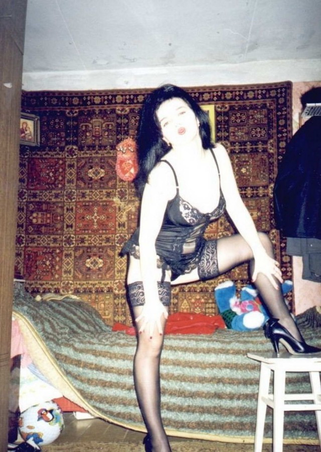 Светка, коза блин, фоткай давай, я же позирую