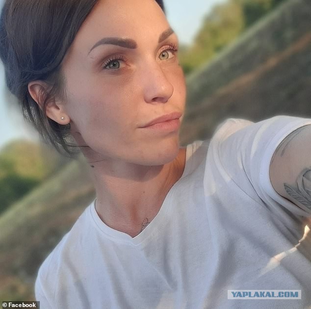 Да как она могла это сделать! 32-летняя мама из Великобритании пригласила в дом двух 14-летних футболистов  и занялась сексом