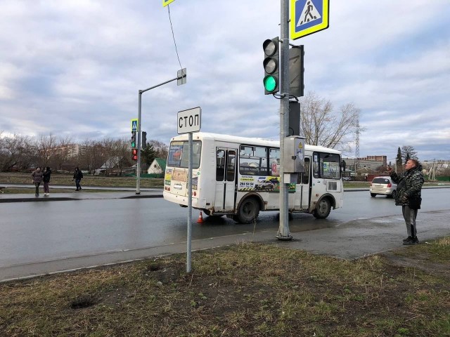 Водитель автобуса ПАЗ сбил 2 пешеходов  в Новосибирске