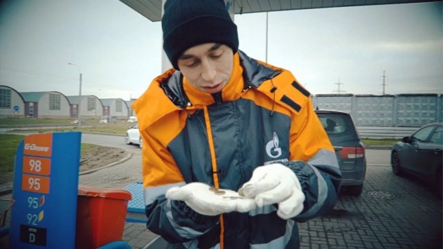 Оставляете ли вы чаевые заправщикам и сколько ?