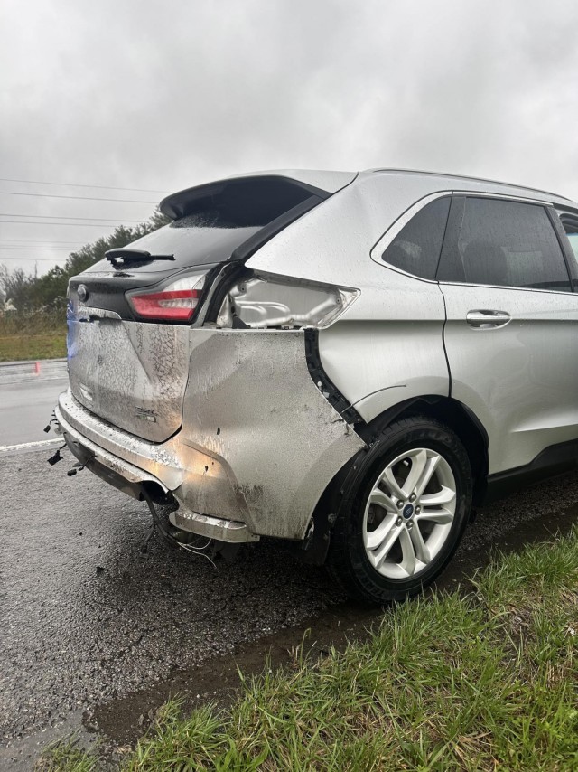 Последствия попадания молнии в автомобиль в движении