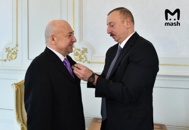 Задержан экс-директор театра сатиры на Маяковской Мамедали Агаев. Его подозревают в мошенничестве в особо крупном размере.
