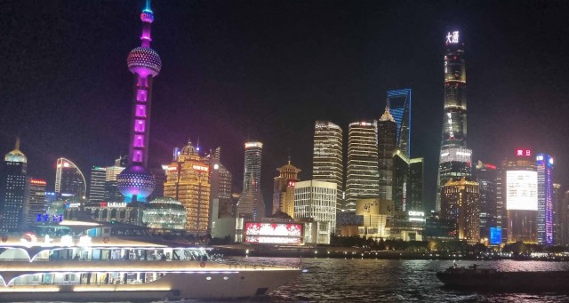 Отель на Нанкинской улице в Шанхае: как жить в «эпицентре» города и не разориться