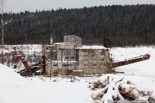 Полно алмазов пламенных на Урале заснеженном