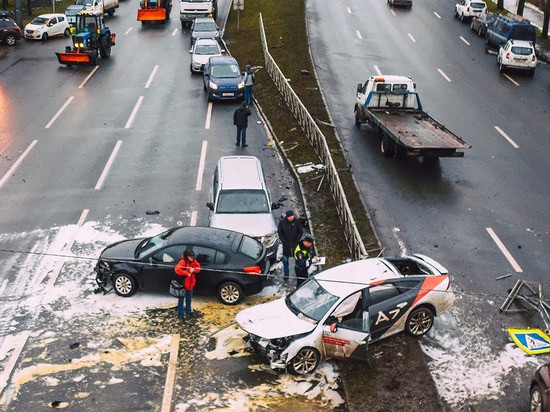 Виновника массовой аварии на Выборгском шоссе 104 раза наказывали за превышение скорости.