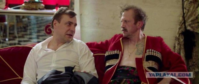 Зашёл в магазин для казаков и посмотрел почём там бурки, шашки, нагайки и медальки