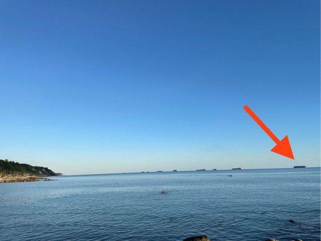 В Краснодарском крае в районе Туапсе судно из Камеруна село на мель и теперь, кажется, может надолго застрять в Чёрном море