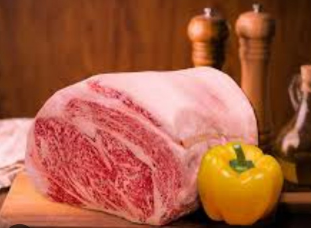 Одну ложку в кастрюльку с водой — мясо становится нежным и сочным: секрет советских поваров