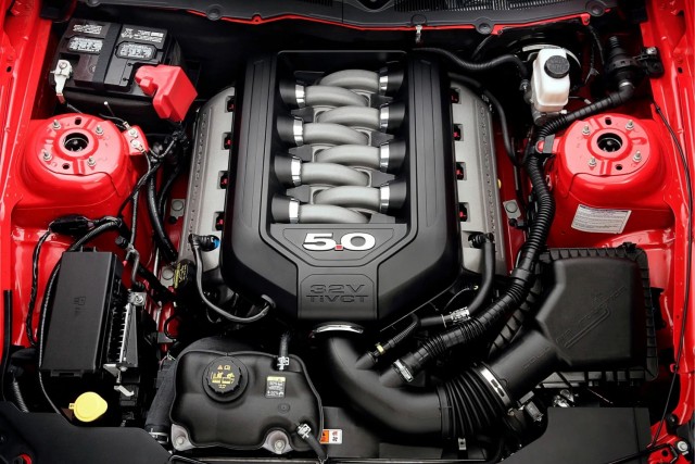Кто все эти люди, которые плачут по V8, но сами ездят на 1.6?