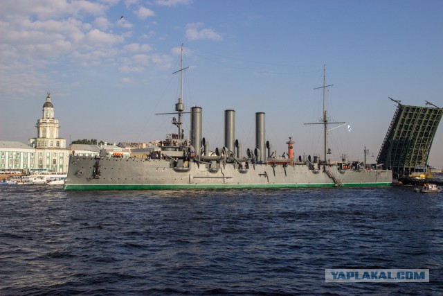 Вывод крейсера "Аврора" на ремонт