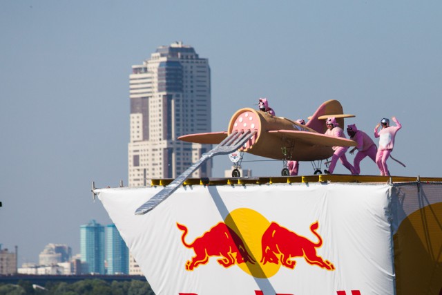 Red Bull Flugtag 2015: полет головы Михалкова