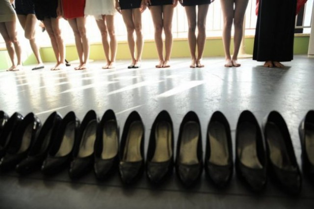 Суровые тренировки китайских стюардесс