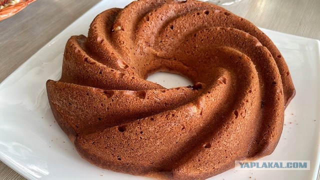 Быстро-вкусно: пирог на сметане с персиками