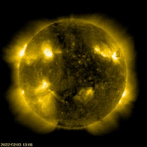 Космический зонд SOHO заснял гигантский космический корабль, выходящий из Солнца