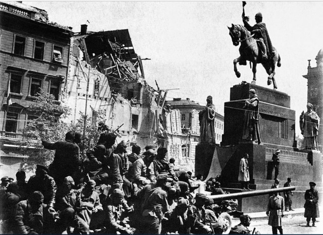 Фотографии связанных с историей Красной и Советской Армии.