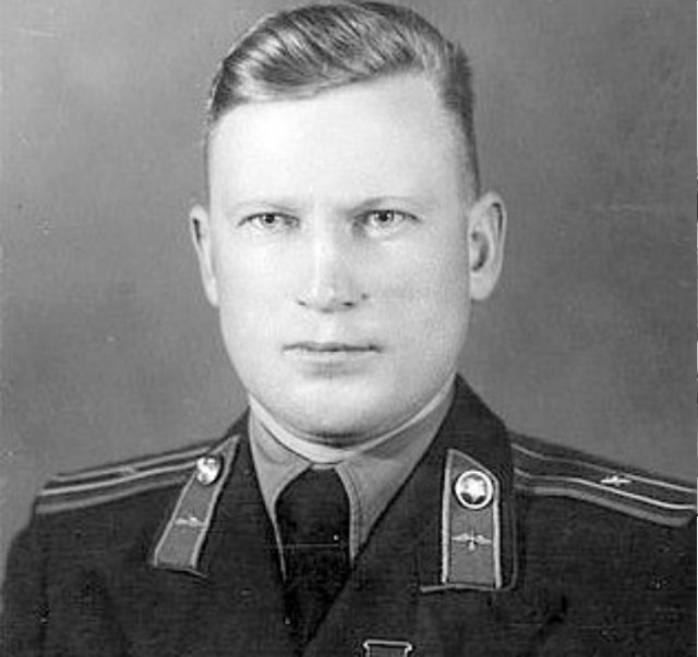Атакует Щу Кин