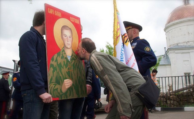 Почтили память воина Евгения Родионова.