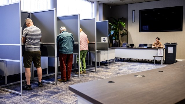 Временное правительство Нидерландов пережило