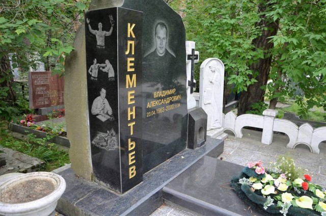 "Лихие 90-е": кладбища криминальных авторитетов в Екатеринбурге