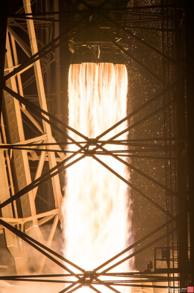 SpaceX запустила ракету Falcon 9 с первыми 60 коммуникационными спутниками системы Starlink