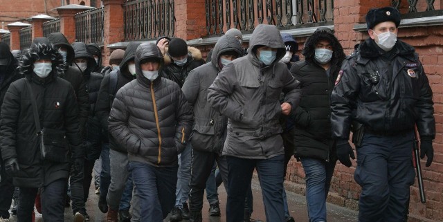 Мигрантов предложили высылать из России за преступления их детей