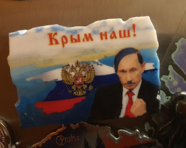 Магнитики на холодильнике. Какие у вас есть примечательные?
