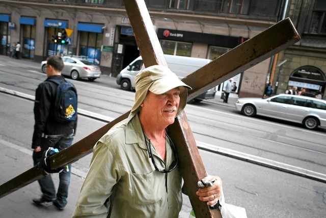 С крестом по миру