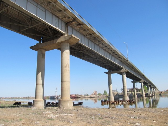Дырявый мост в Астрахани