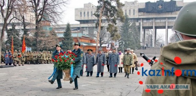 В Алматы прошло торжественное шествие «Нас миллионы панфиловцев»