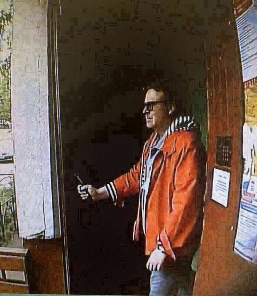 Помогите опознать педофила-эксгибициониста