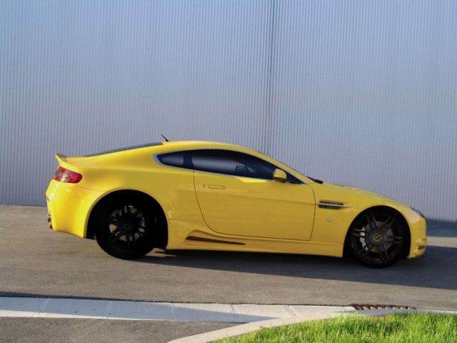 Aston Martin Vantage V8