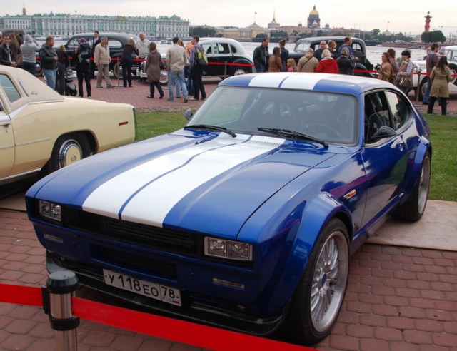 Авто Вернисаж на Неве.