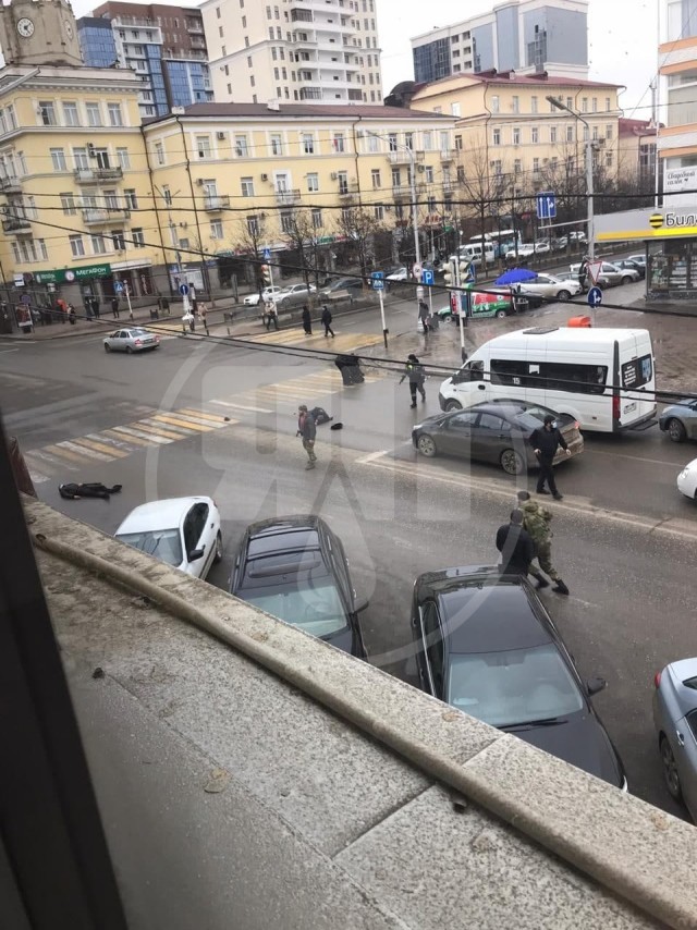 В Грозном у дома Моды в 14:15 по мск произошло нападение на сотрудников ППС