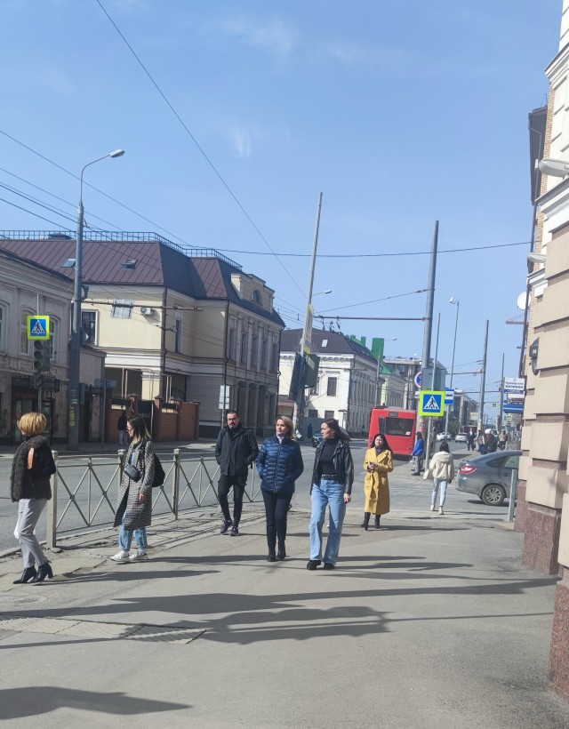 Девушки легко оделись. Да и нормально вроде у них вышло!
